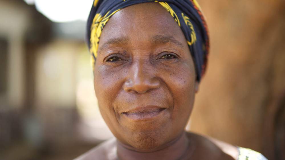 Desperate to feed her family, Chileshe turned to small-scale farming to earn an income, however, she faced many challenges trying to till the depleted soil. Photo: IFAD